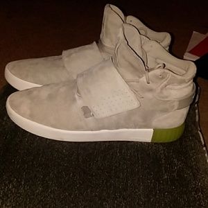Men's size 13 Adidas Tubular Invaders w Straps